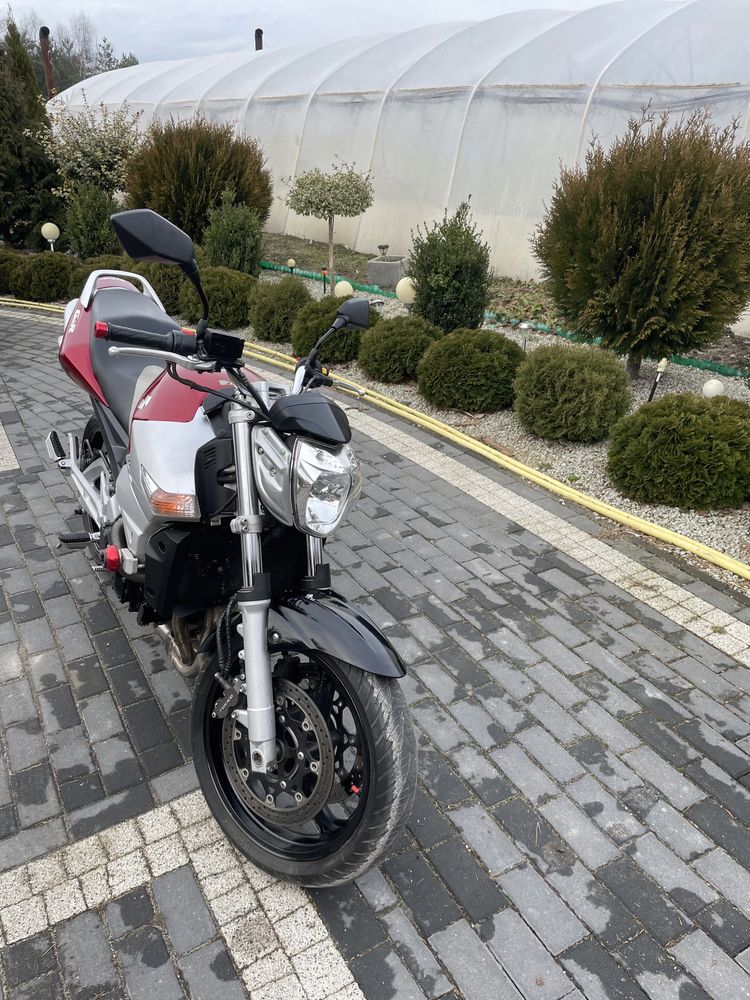 motocykl Suzuki GSR 600
