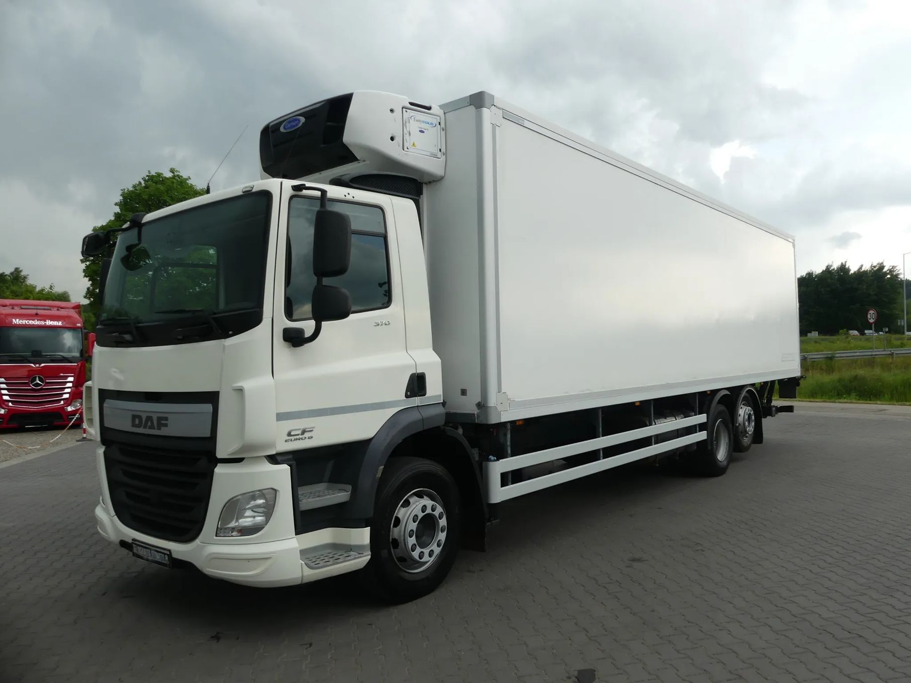 DAF CF 370 / 6x2 / CHŁODNIA 9.40 + WINDA / EURO 6 / CARRIER SUPRA 850 /  Ładowność 13430 kg / 23 euro palety /