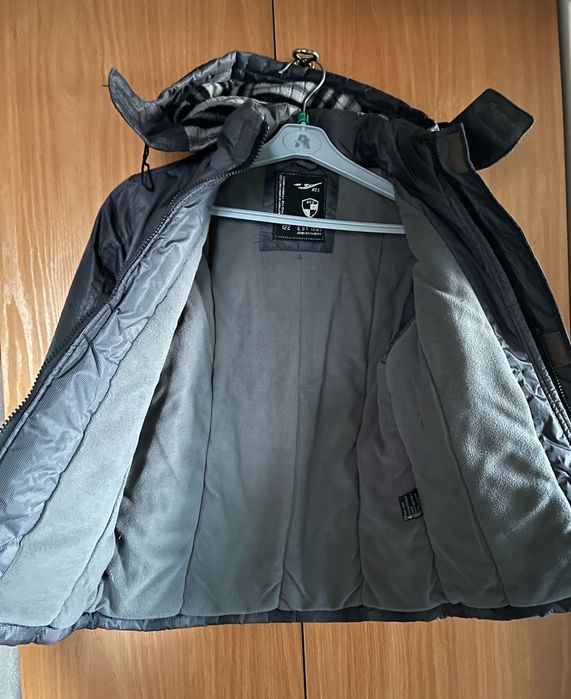 Kurtka bardzo ciepła zimowa wiatro i wodoodporna 122 cm.