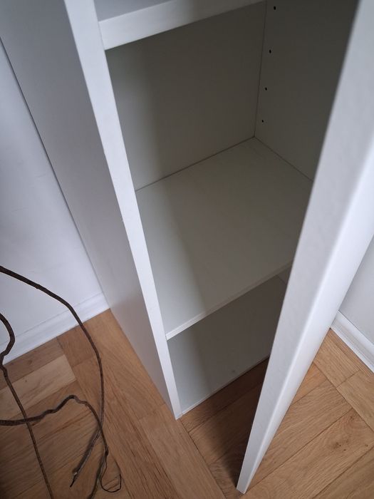 Szafka łazienkowa.