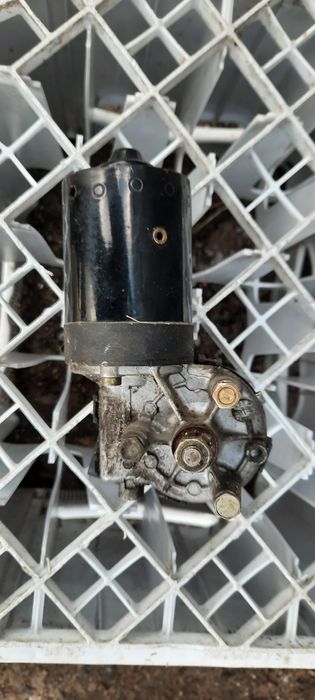 Моторчик стеклоочистителя дворников Opel Vectra B