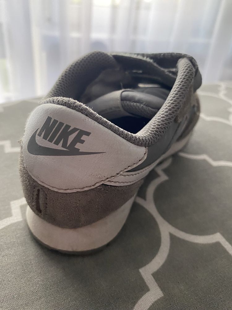 Nike buty sportowe dziecięce 29,5 szare/białe