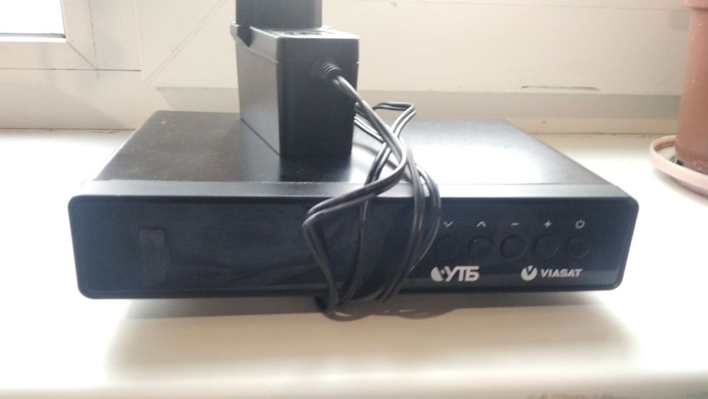 Цифровой спутниковый приемник, тюнер Viasat Strong SRT 7602