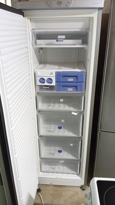 Морозильна камера Електролюкс суха замор.