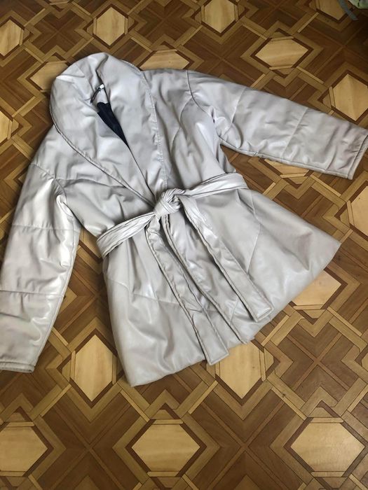 Продам курточка зивова тепла