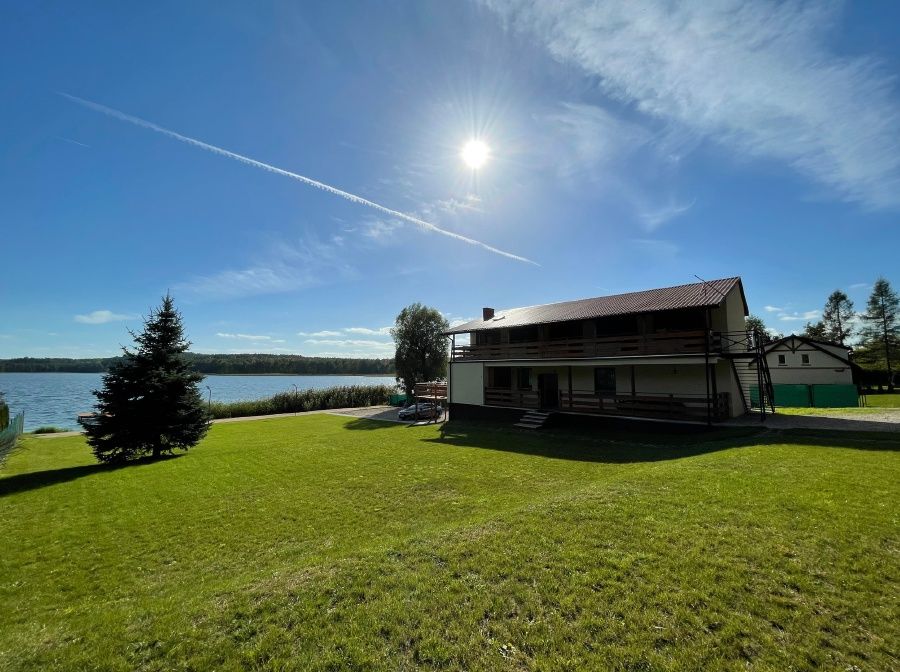Rentyny Place4You. Dom nad jeziorem z prywatną plażą i balią. WAKACJE