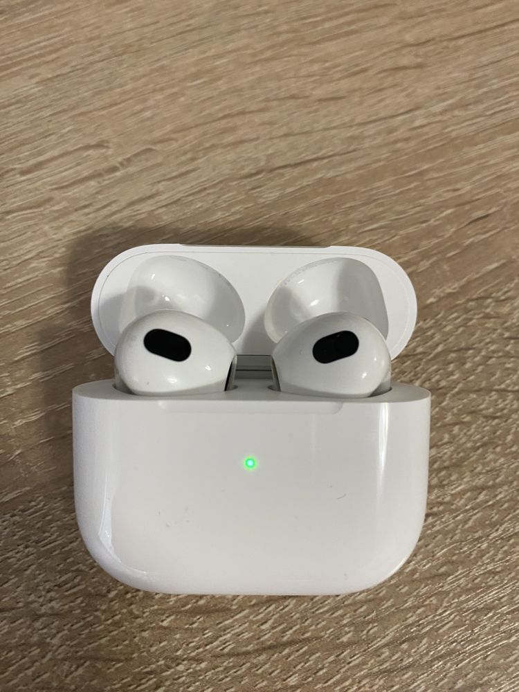 Apple AirPods 3 with Lightning Charging Case Original