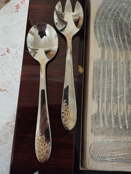 Продам набір столових приборів на 12 персон