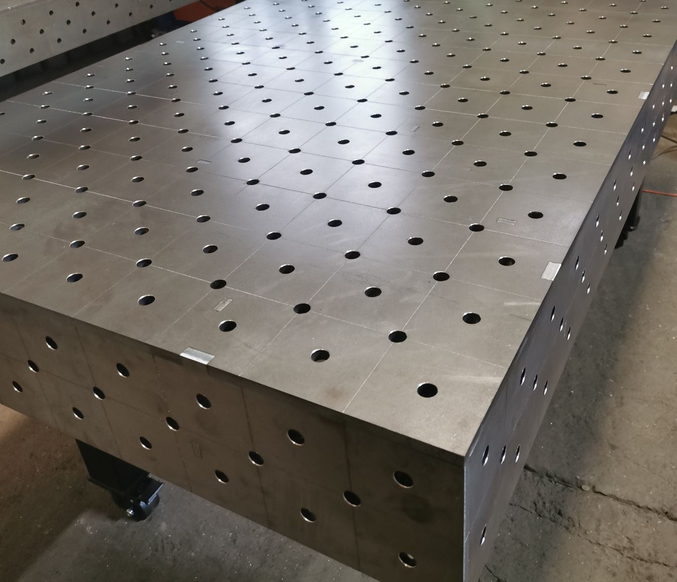 Stół spawalniczy, montażowy 2000x1000x200x12mm system 16/28 2mx1m