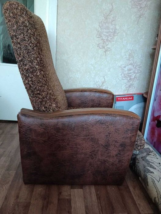 Мягкое кресло-качалка