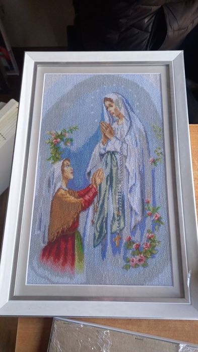 Вишивка нитками.