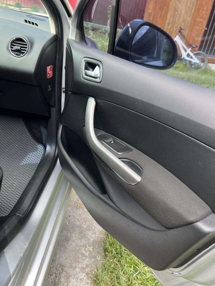 Продам пежо 308sw 2010