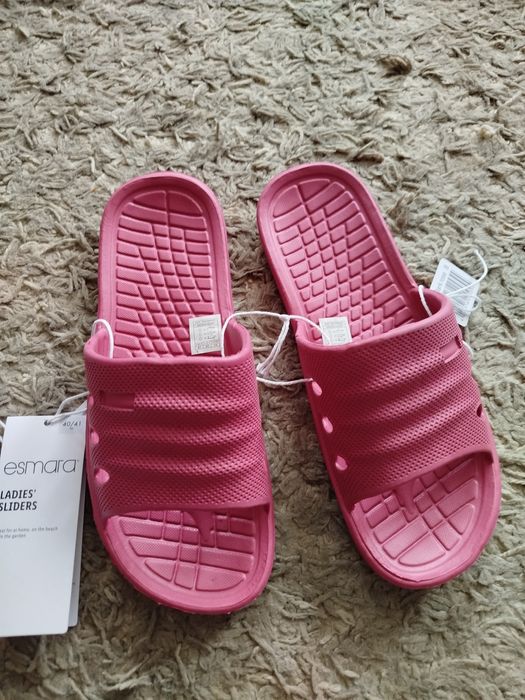 Nowe klapki basenowe 40/41