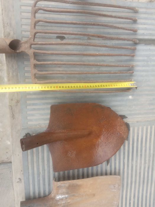 Вила картопляні ,граблі,лопати