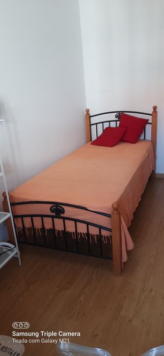 Cama de solteiro com colchão