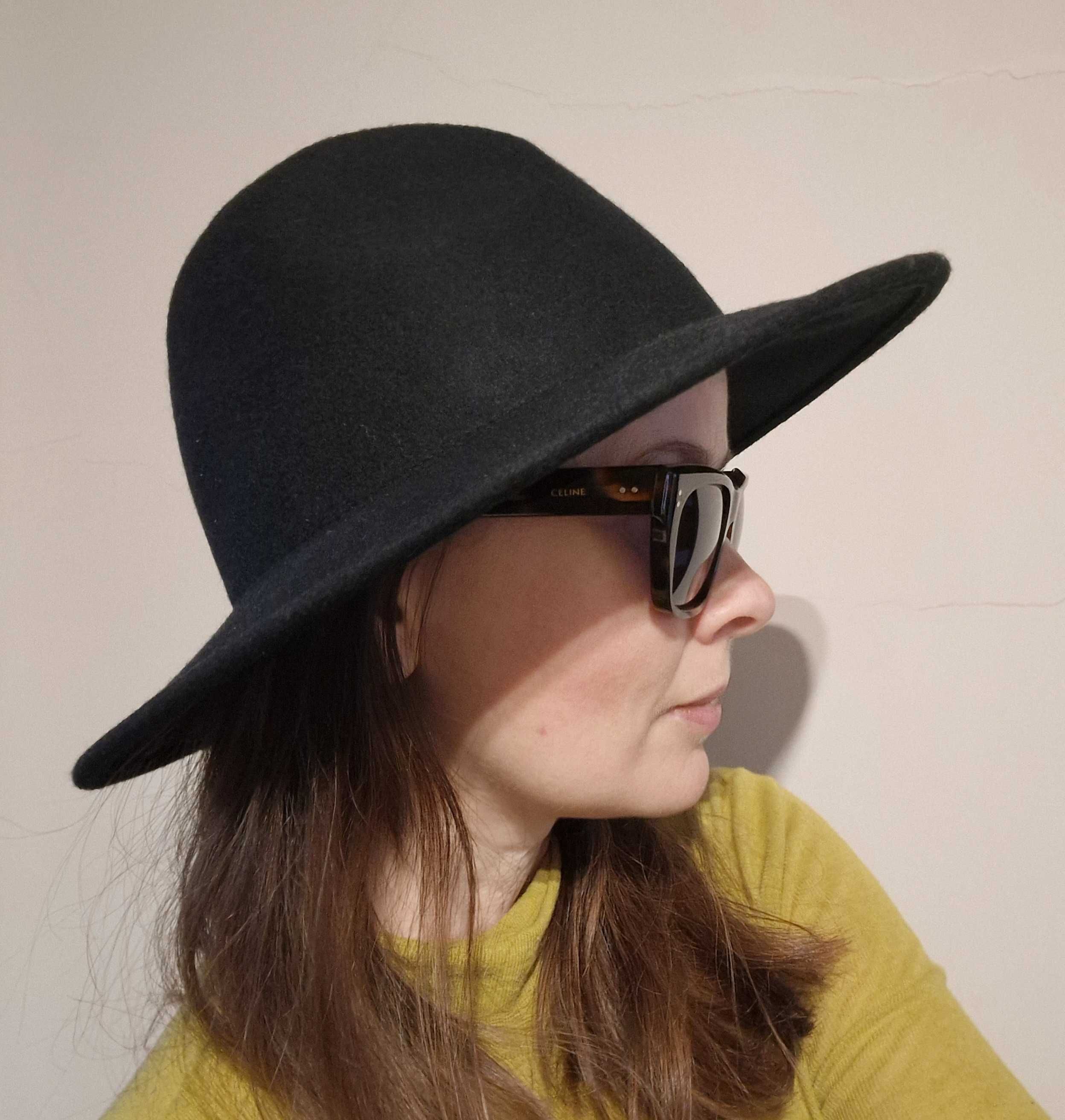 Czarny kapelusz Orsay