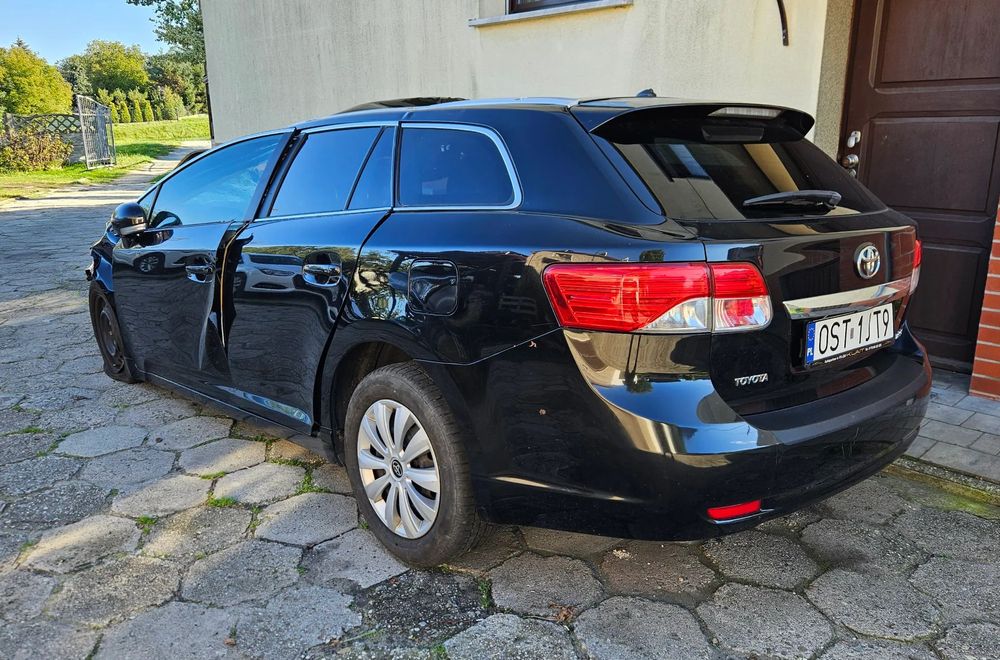 Toyota Avensis Toyota Avensis III LIFT T27 2.0 D4D 124KM Uszkodzony Części