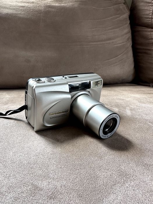 Продам плівковий фотоапарат Olympus Superzoom 105G