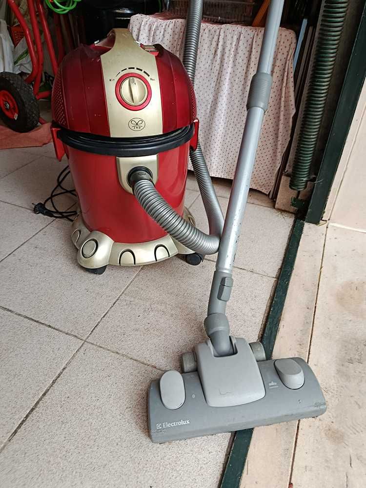 Aspirador Redondo Vermelho