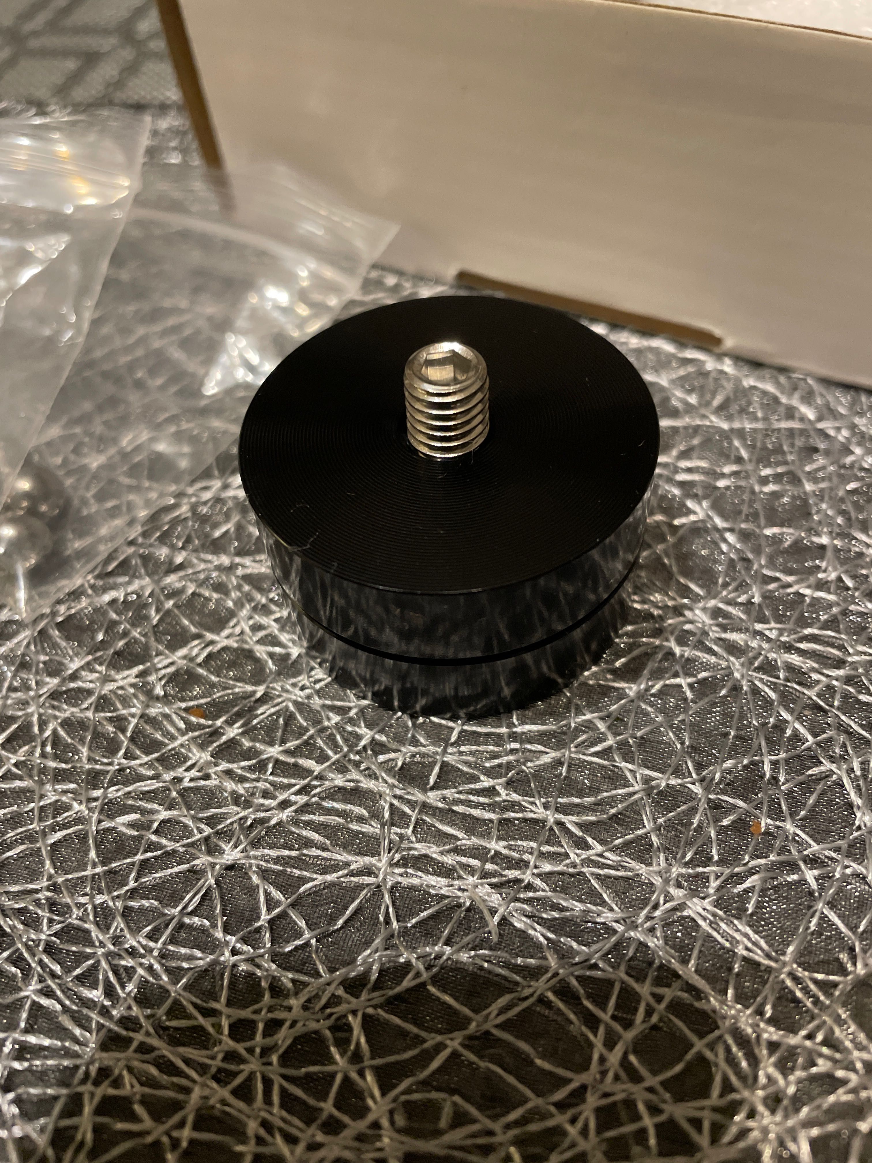 Podstawki antywibracyjne pod audio