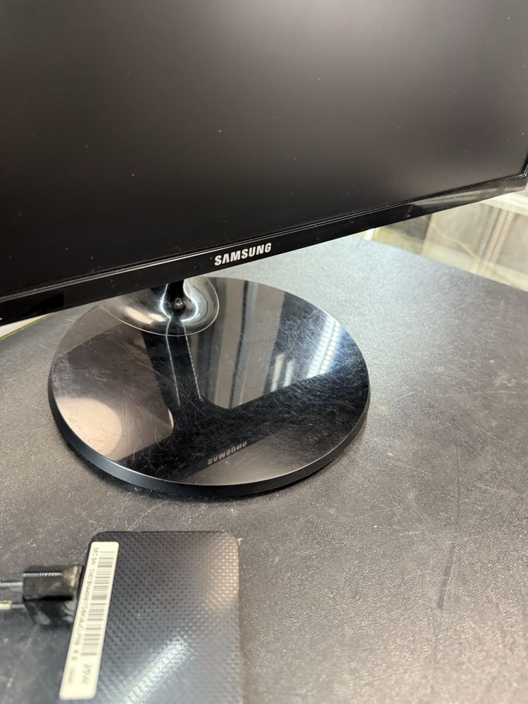 Monitor Samsung 24 cale, bdb stan, mode S24F350FHU, HDMI
