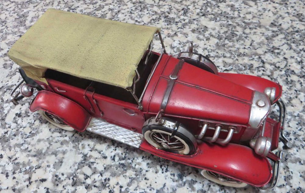 Carro de coleção em chapa