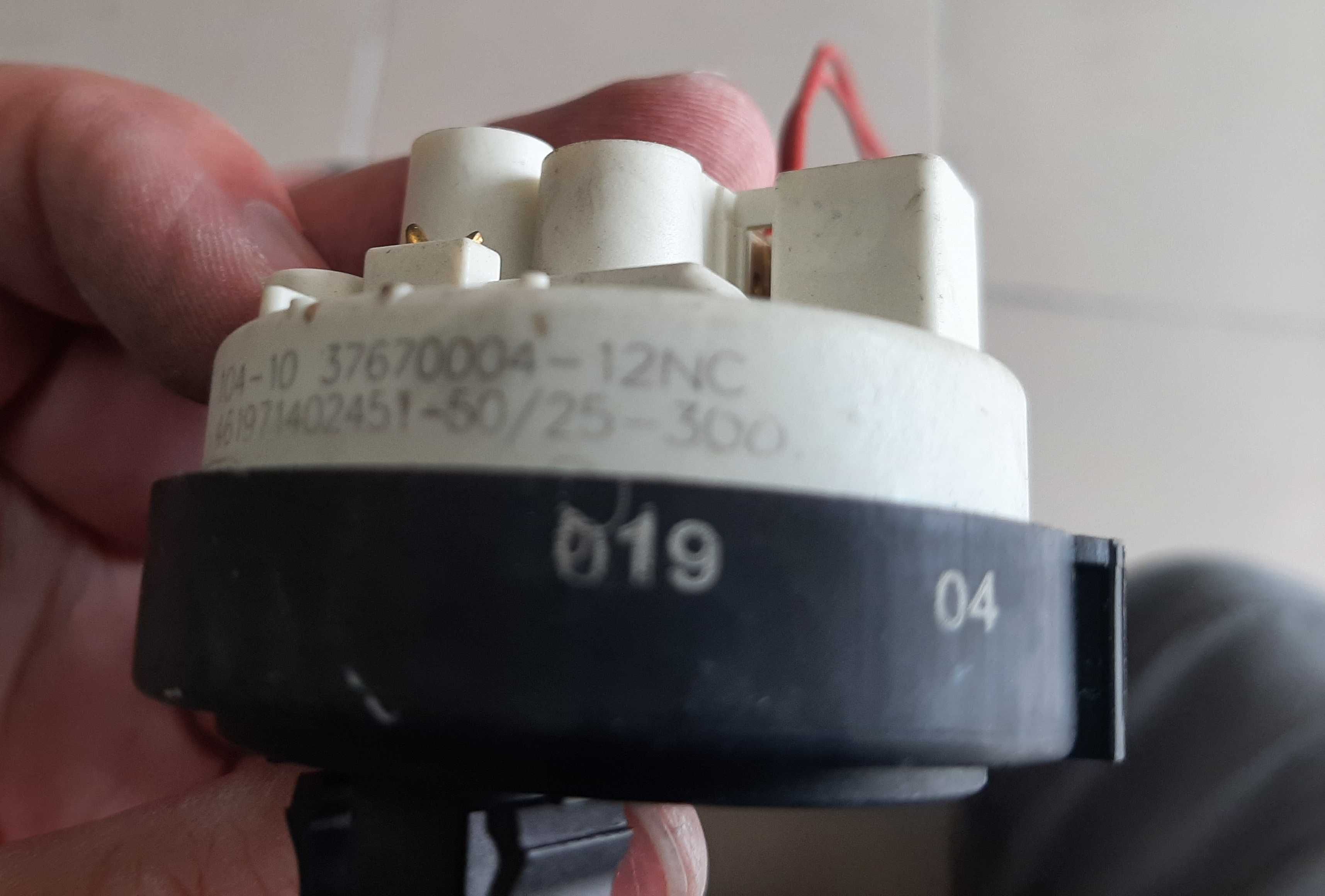 Zawór hydrostatyczny pralki Whirlpool AWE 4519/P