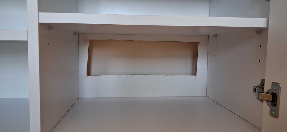 Szafka RTV Monako biała złote nóżki