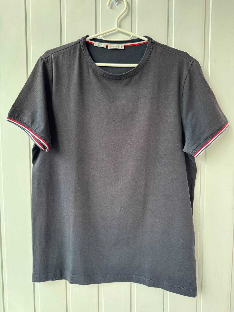Футболка  MONCLER