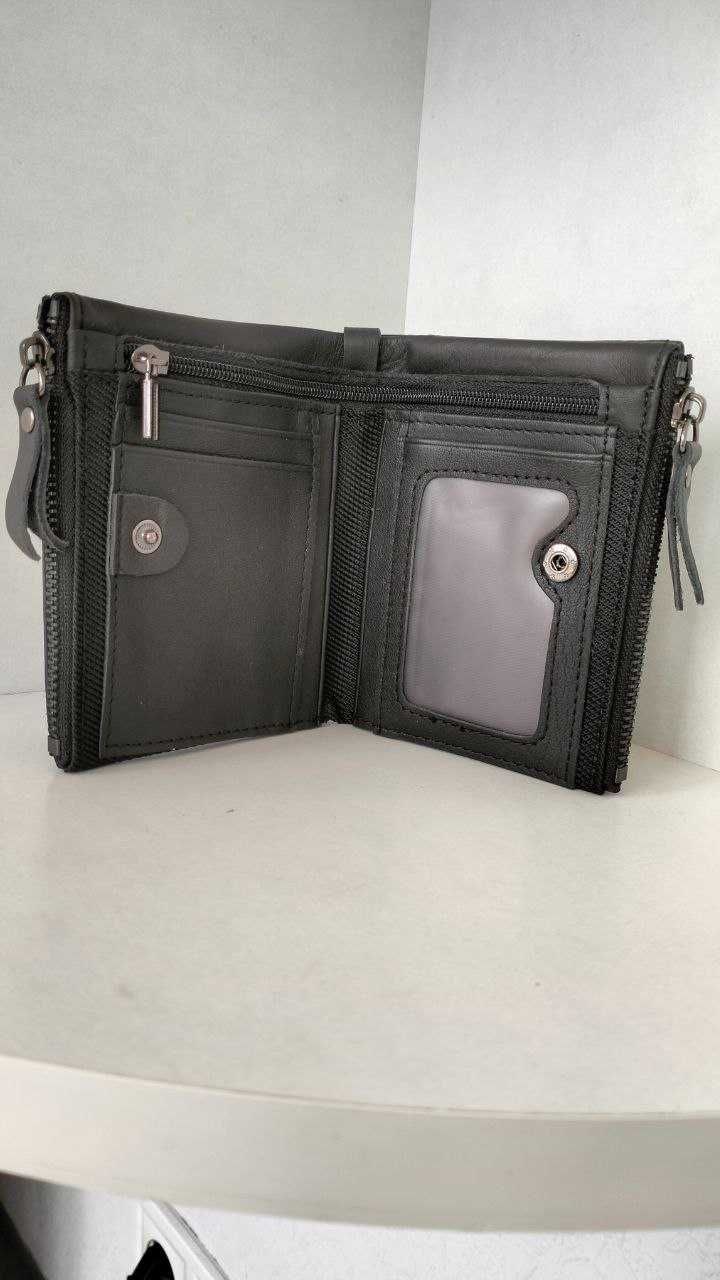 Тонкий, шкіряний гаманець, якісний, зручний, компактний.
