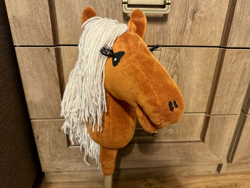 Hobby Horse - rudy z białą grzywą