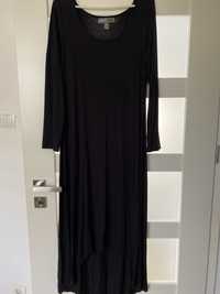 Czarna sukienka z asymetrycznym dołem