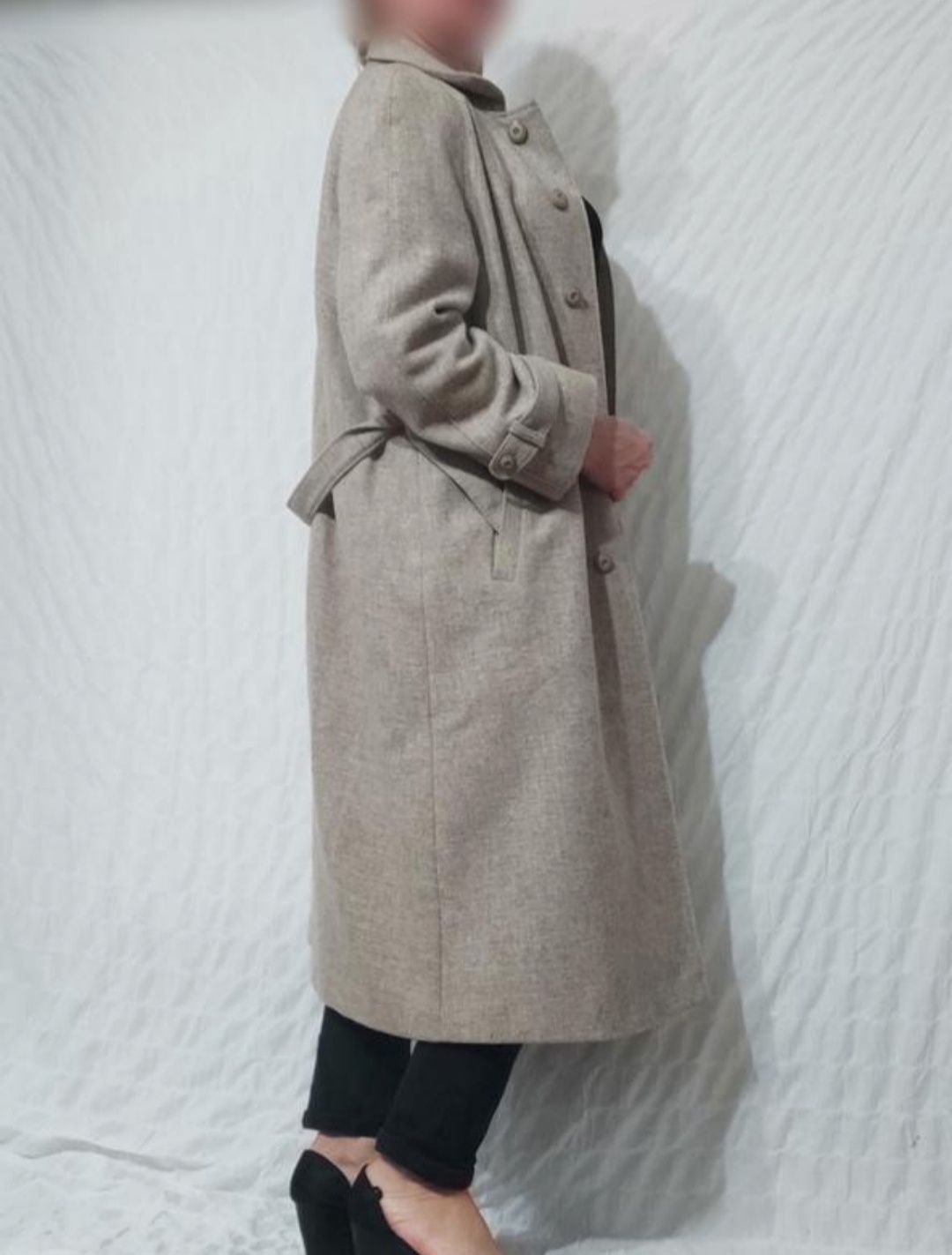 Демисезонное, стильное пальто под пояс, нюдового цвета