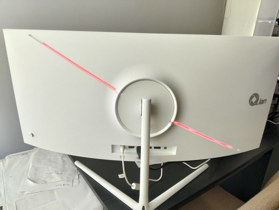 Monitor curvo com 2 semanas de utilização