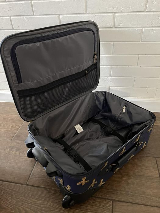 Чемодан дорожній