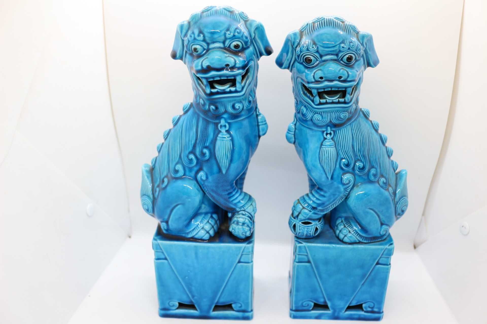 Par de Cães Foo 31 cm Porcelana Chinesa XX Marcados e Numerados