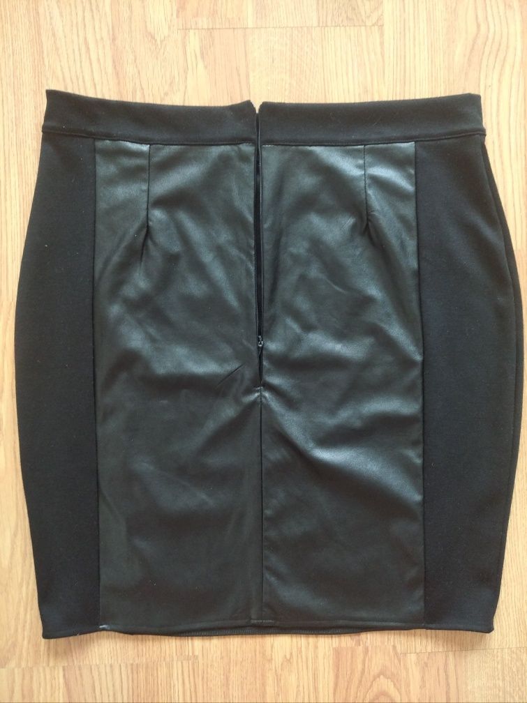 Чорна юбка з вставкою з екокожи та класична чорна юбка