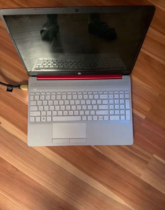 Zbity Laptop HP 15-DW1083WM Pentium Gold 6405U/15.6"/4GB/SSD 128GB