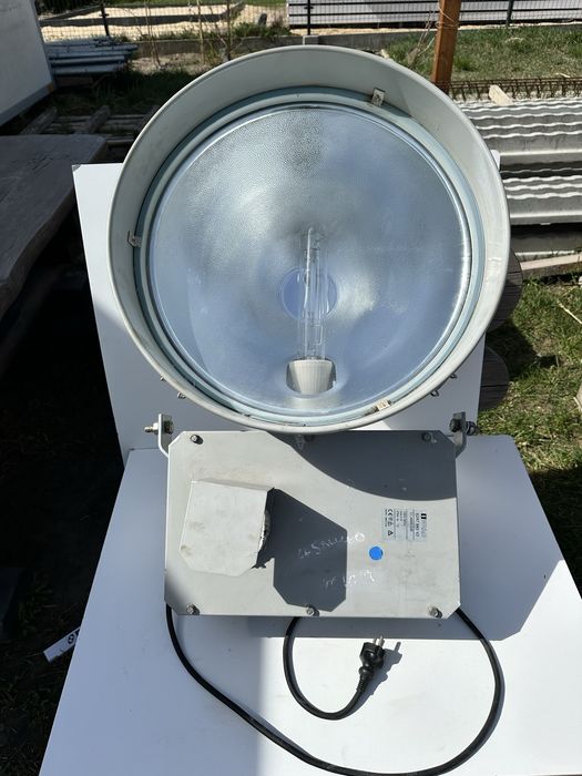 Lampa przemysłowa 400w 230v barwa światła ciepła