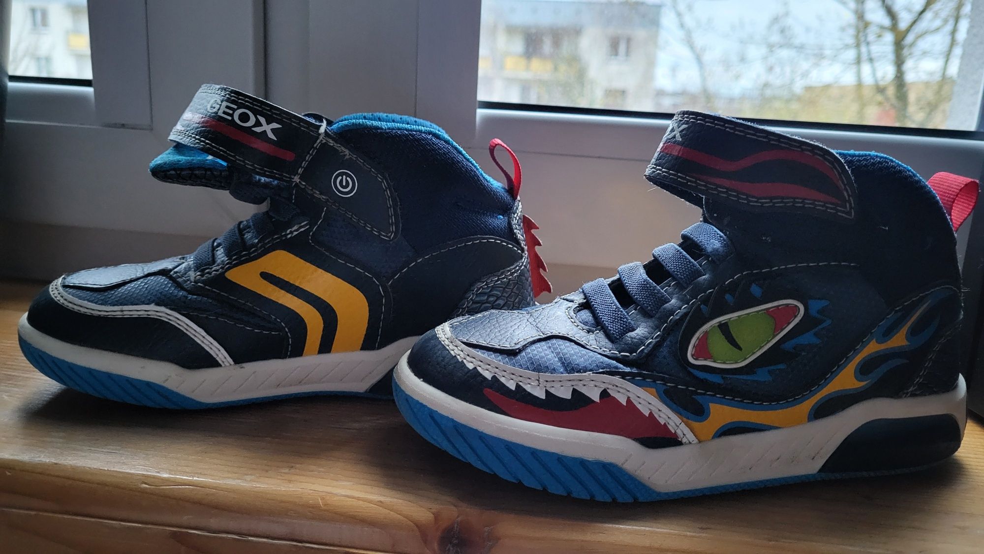 Geox sneakersy J Inek Boy rozm. 30