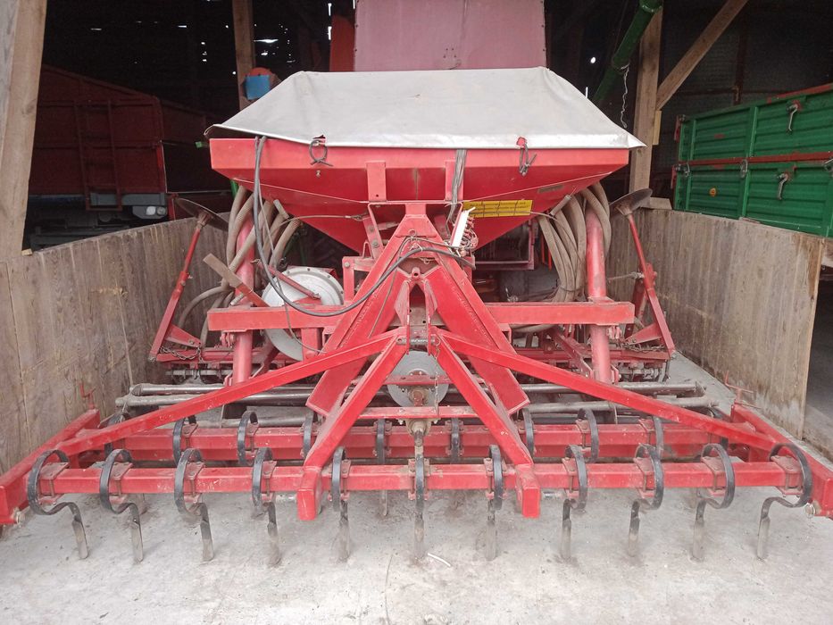 Siewnik Accord 3 m. Brona aktywna Maschio 2,5 m.