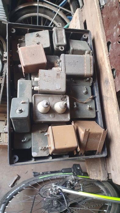 Конденсатори, різної ємності та розмірів