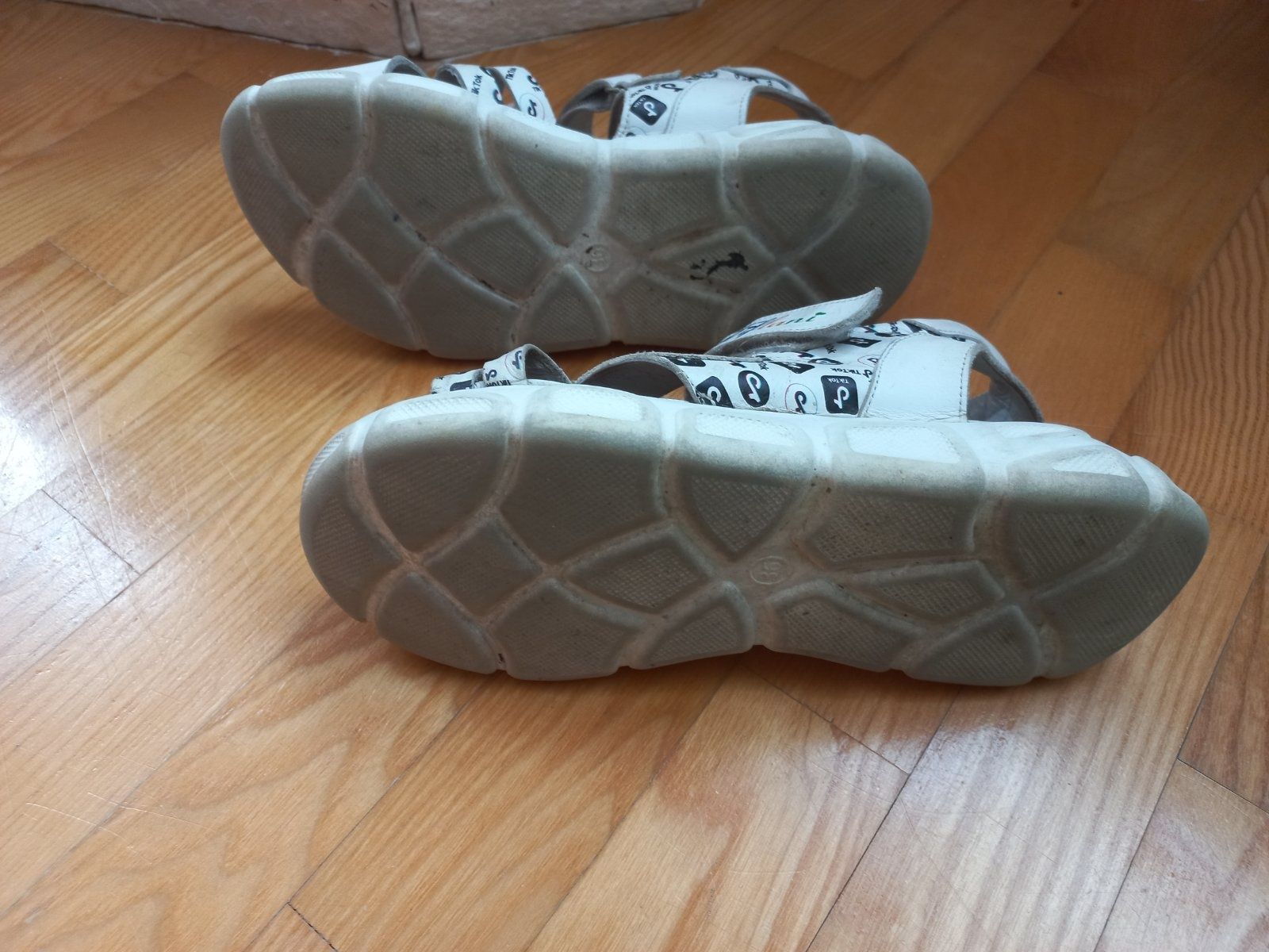 Босоніжки сандалі Tiflani 36