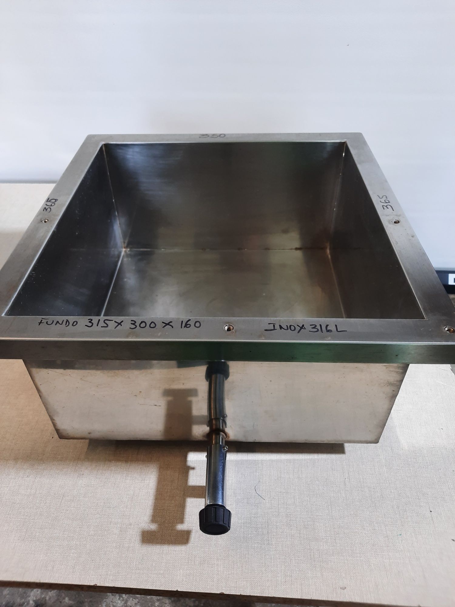 Cuba de inox pequena nova industrial com torneira