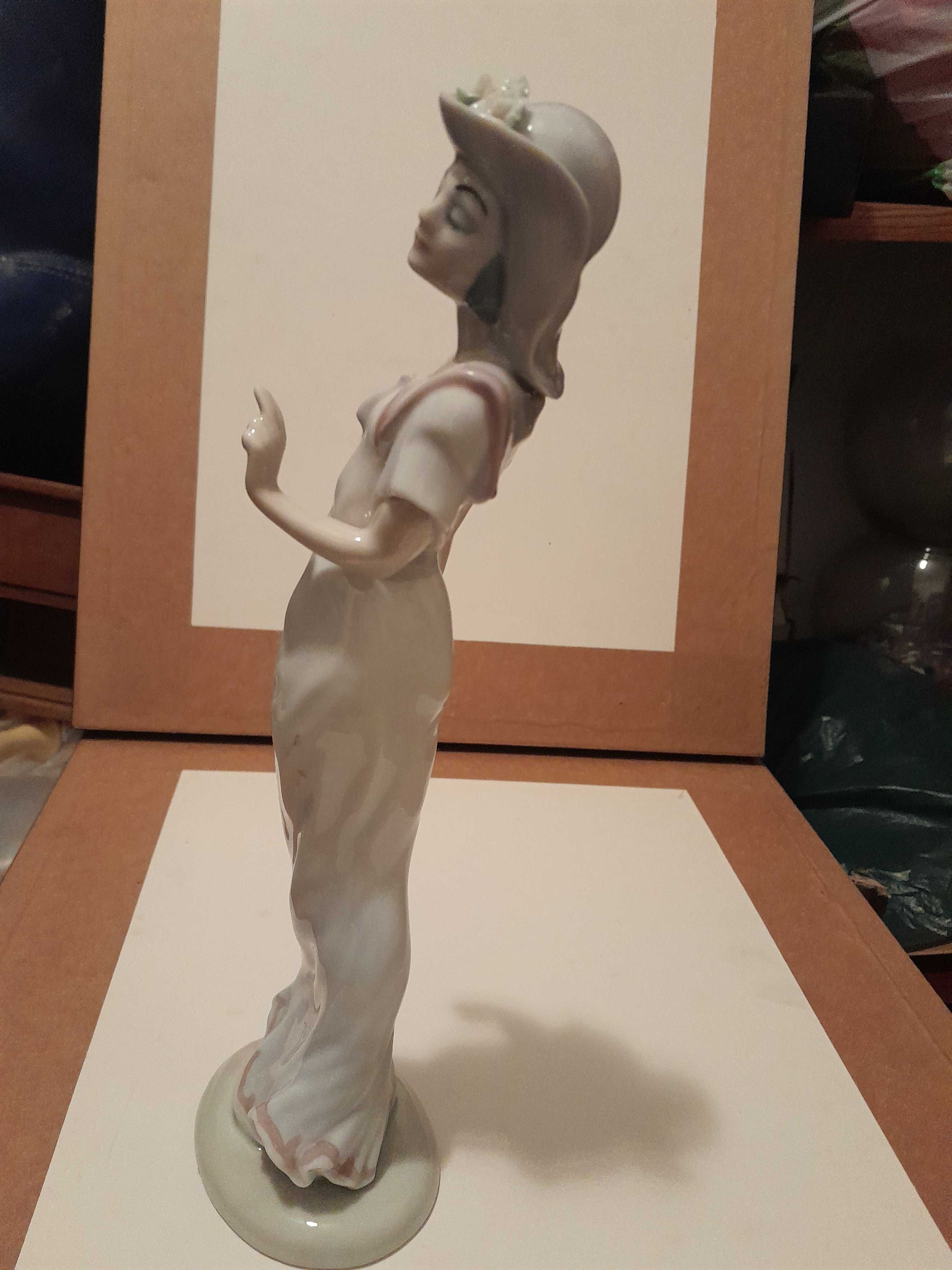 Estatueta " Mulher com chapéu "
