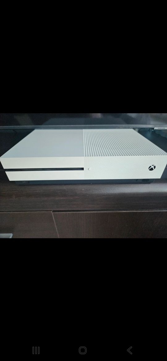 Xbox One S  z jednym padem