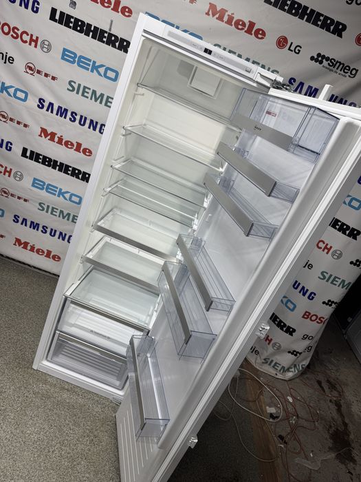 Холодильна камера вбудованого типу Neff (холодильник)