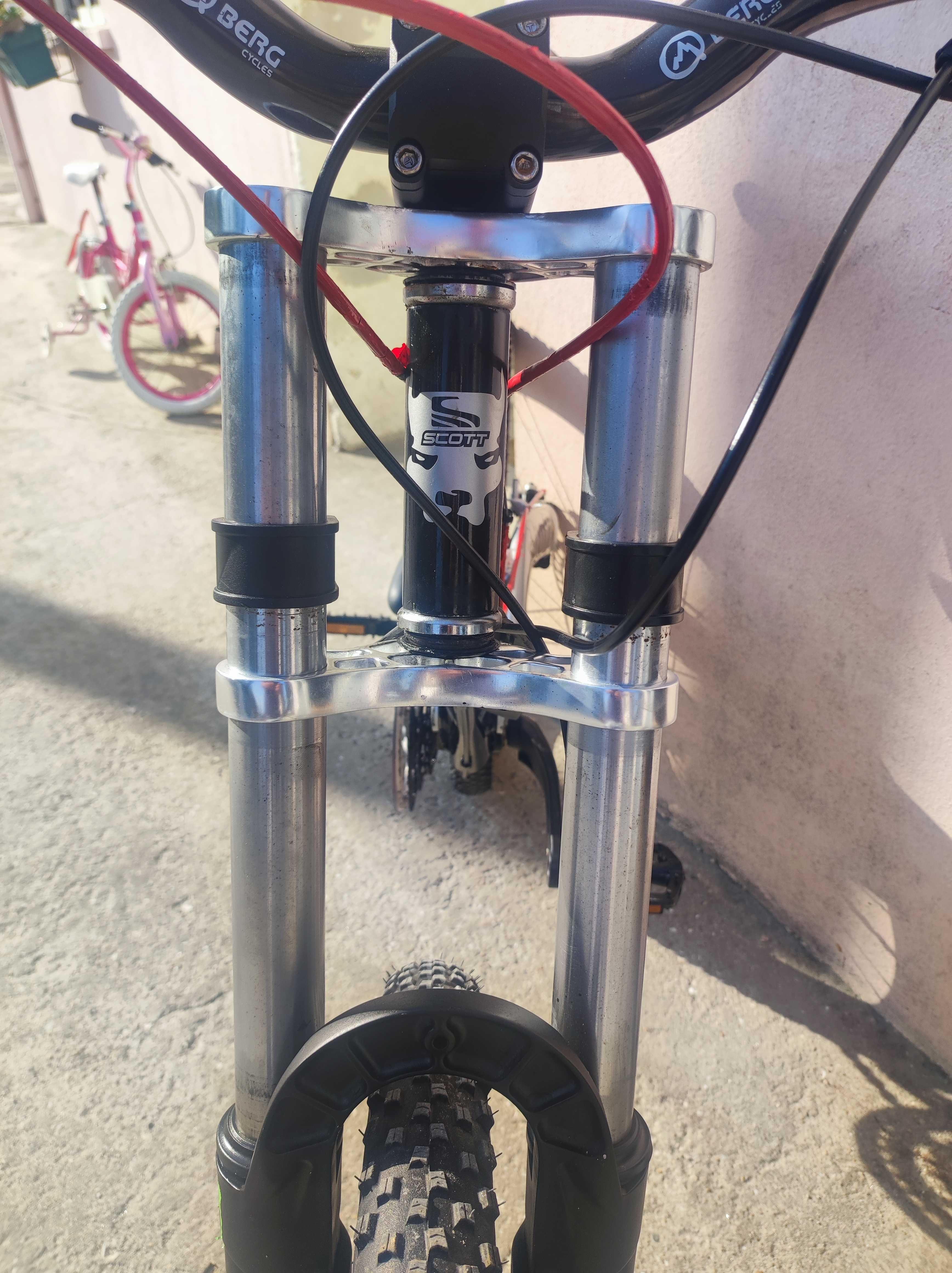Bicicleta BTT downhill