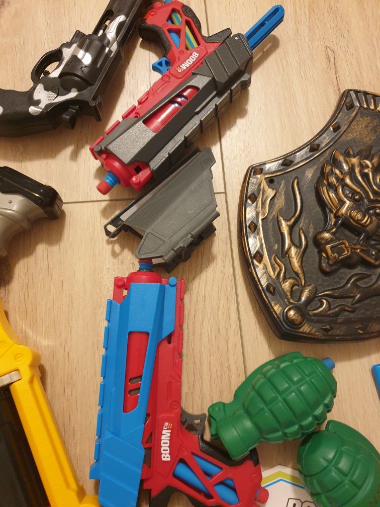 Pistolety NERF i inne zabawki