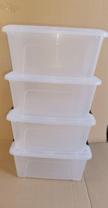 Małe pojemniki plastikowe